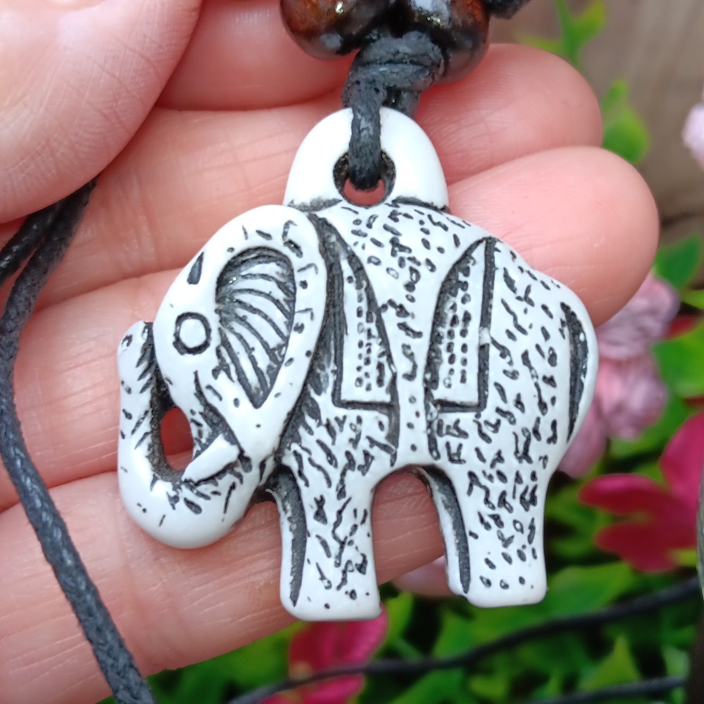 🆕️ARTISAN CARVED RESIN HIGHLY DETAILED ELEPHANT NECKLACE(EL3) - Picture 12 of 15